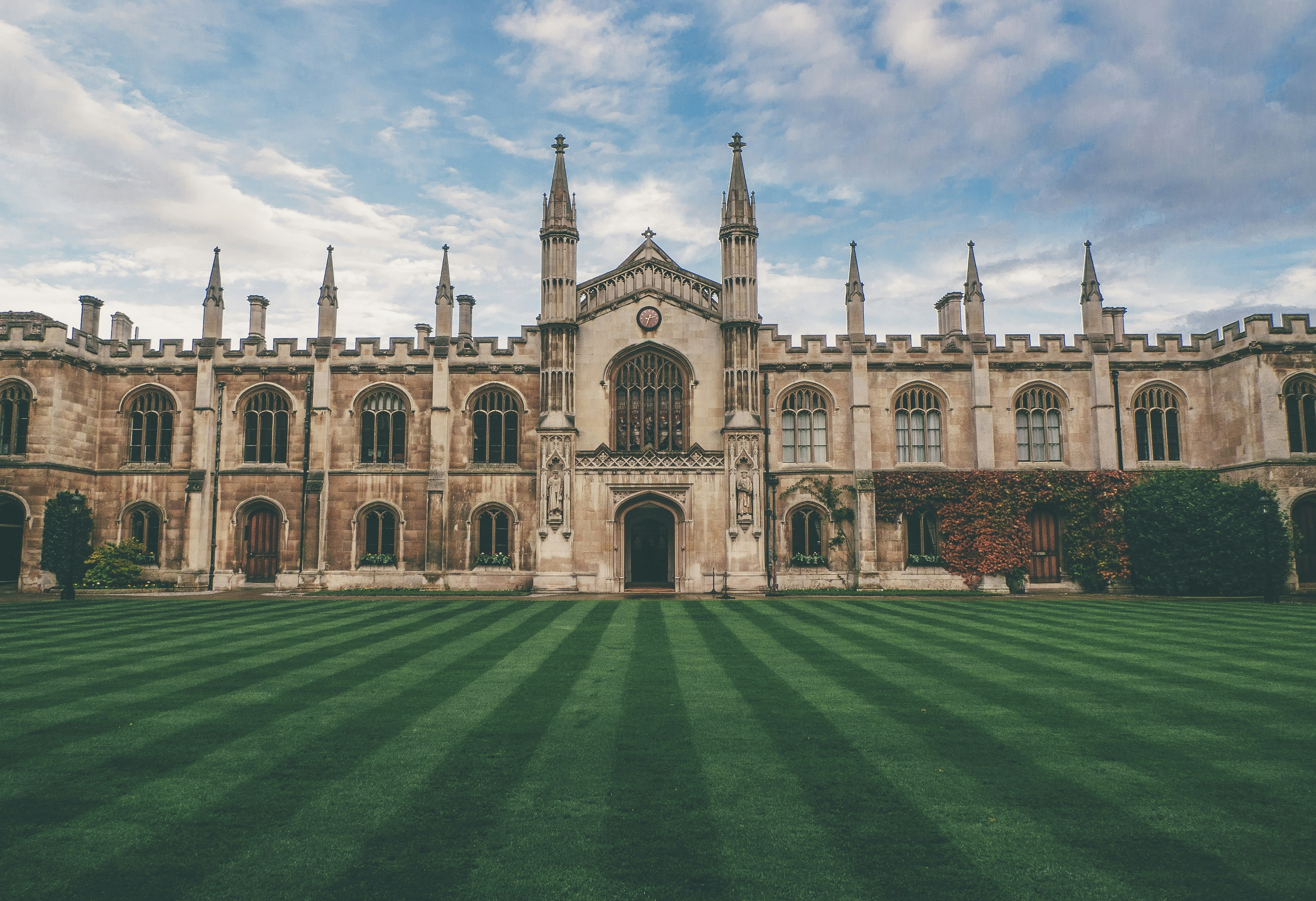 Oxford Tops Guardian University Guide 2027 as Cambridge Climbs to Second
